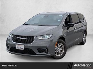 Used 2025 Chrysler Pacifica Select video 1