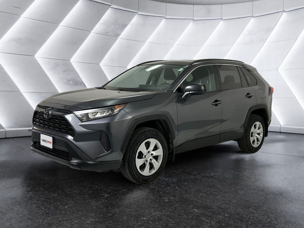 Used 2021 Toyota RAV4 LE FWD image 3