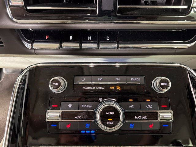 Used 2021 Lincoln Navigator Black Label w/ Special Edition Package AWD/4WD image 27