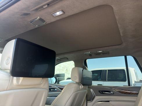 Used 2022 Cadillac Escalade Sport Platinum w/ Heavy-Duty Trailer Package AWD/4WD image 9