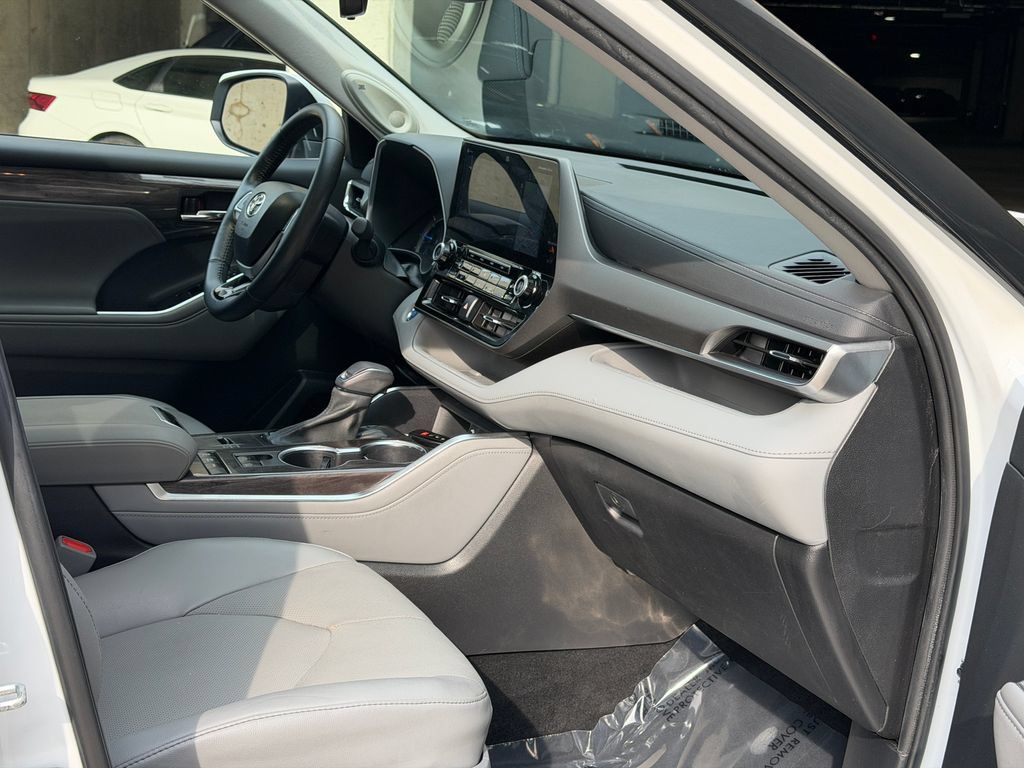 Used 2022 Toyota Highlander Limited AWD/4WD image 21