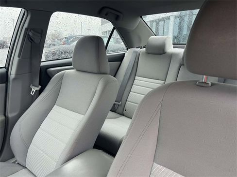 Used 2015 Toyota Camry LE image 4