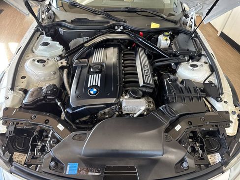 Used 2009 BMW Z4 sDrive30i image 19