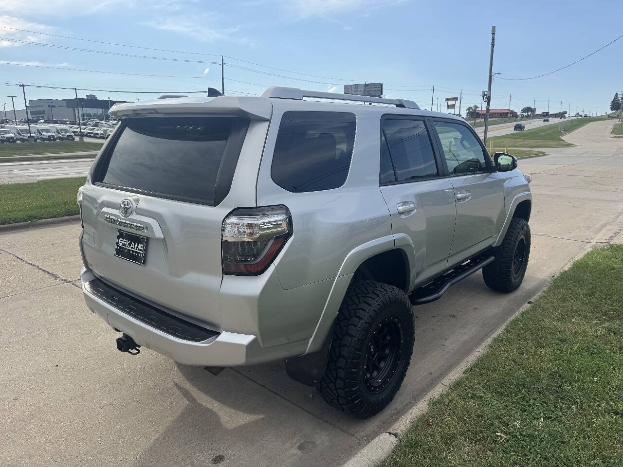 Used 2017 Toyota 4Runner SR5 Premium AWD/4WD image 5
