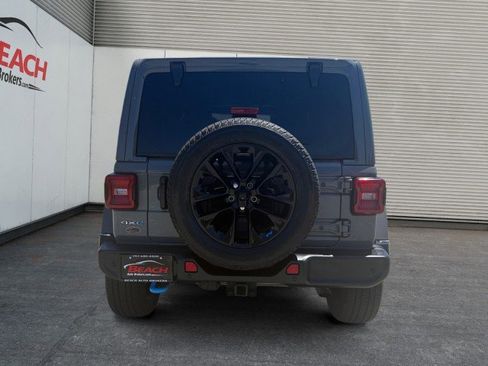 Used 2023 Jeep Wrangler Unlimited Sahara w/ Cold Weather Group AWD/4WD image 16