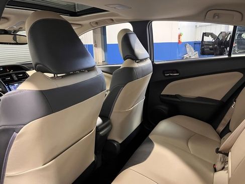 Used 2016 Toyota Prius Four image 18