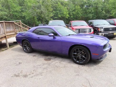 Used 2019 Dodge Challenger SXT w/ Blacktop Package RWD image 5
