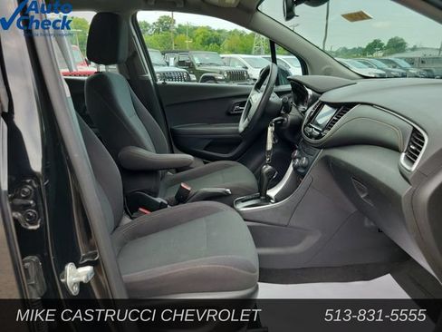 Used 2020 Chevrolet Trax LS AWD/4WD image 25