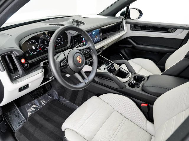 Certified 2026 Porsche Cayenne AWD/4WD image 4