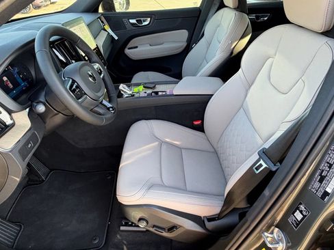 New 2027 Volvo XC60 B5 Core AWD/4WD image 17