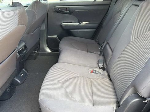 Used 2021 Toyota Highlander L FWD image 20