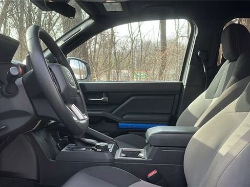 Used 2024 Toyota Tacoma TRD Off-Road image 10