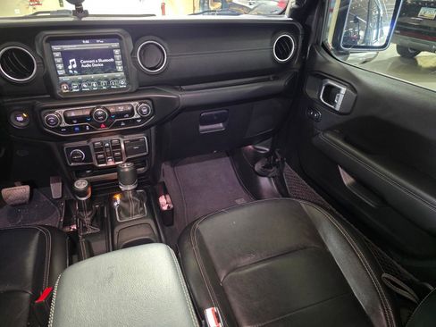 Used 2022 Jeep Wrangler Unlimited Sahara AWD/4WD image 13