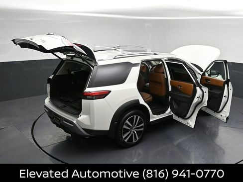 Certified 2023 Nissan Pathfinder Platinum w/ Cargo Package AWD/4WD image 35