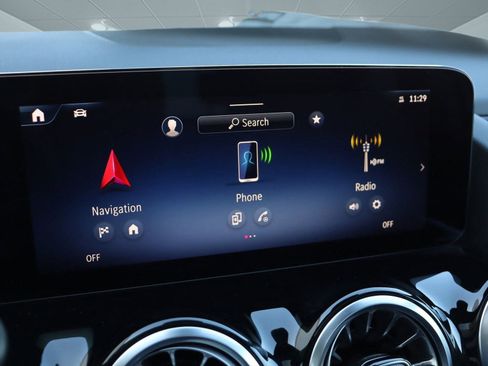 Used 2025 Mercedes-Benz GLA 250 image 38