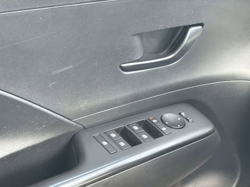 Used 2025 Hyundai Kona SE AWD/4WD image 17