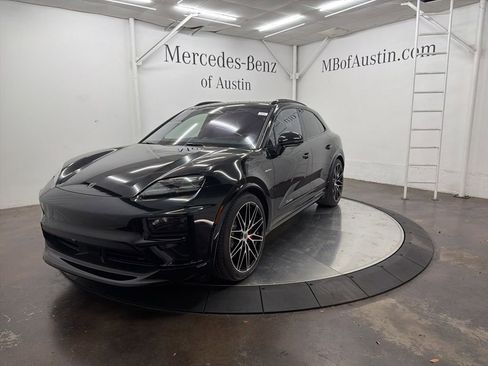 Used 2025 Porsche Macan Turbo Electric AWD/4WD image 3