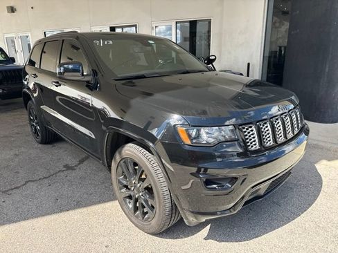 Used 2022 Jeep Grand Cherokee Laredo X AWD/4WD image 2