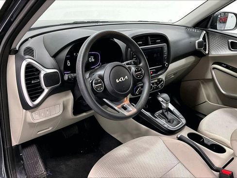 Used 2025 Kia Soul LX image 16