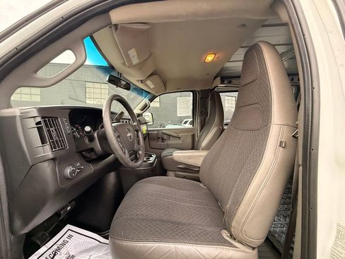 Used 2019 GMC Savana 2500 w/ Driver Convenience Package image 17