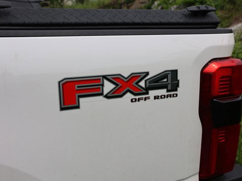 Certified 2024 Ford F250 Lariat w/ Lariat Ultimate Package AWD/4WD image 5