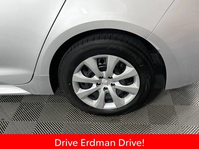 Certified 2026 Toyota Corolla LE FWD image 4