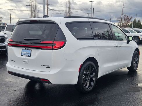 New 2026 Chrysler Pacifica Limited w/ S Appearance Package image 6
