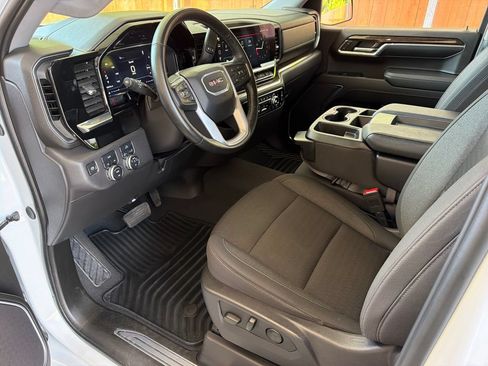 Used 2024 GMC Sierra 1500 Elevation AWD/4WD image 2