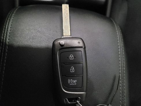Used 2020 Hyundai Santa Fe SE AWD/4WD image 32