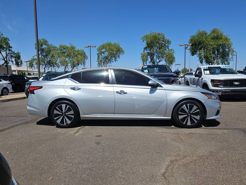 Used 2021 Nissan Altima 2.5 SV FWD image 4