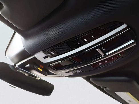 Used 2022 Porsche Cayenne Platinum Edition AWD/4WD image 21