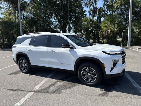 Used 2026 Chevrolet Traverse LT w/ Driver Confidence Package FWD image 1