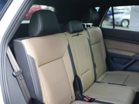 Used 2022 Volkswagen Atlas Cross Sport SE AWD/4WD image 23