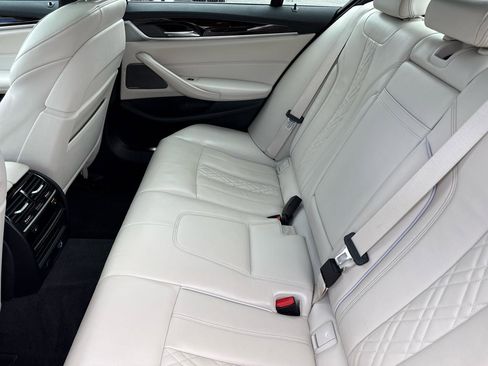 Used 2017 BMW 530i xDrive image 34