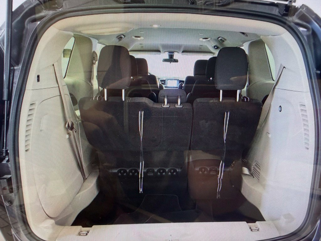 Used 2022 Chrysler Voyager LX FWD image 13