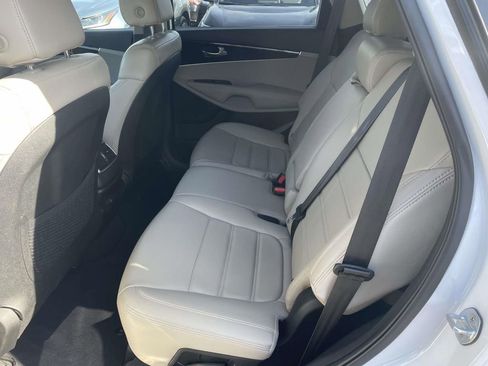 Used 2019 Kia Sorento LX w/ LX V6 Convenience Package image 21