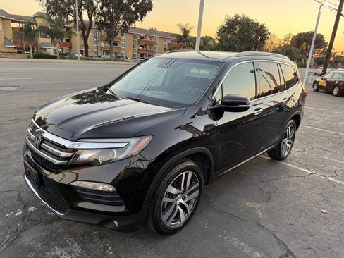 Used 2018 Honda Pilot Touring image 1