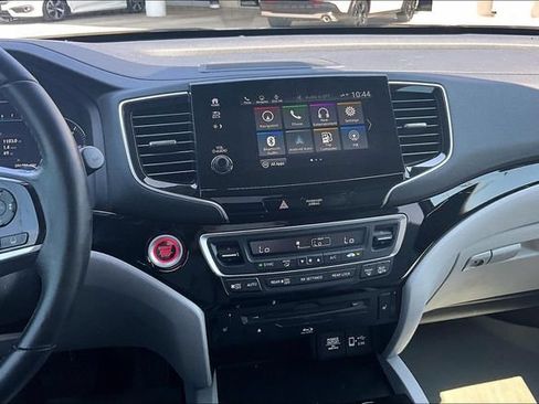Used 2021 Honda Pilot Touring image 9