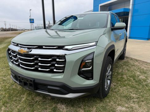 New 2025 Chevrolet Equinox LT FWD image 3