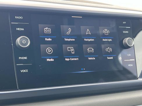 Certified 2023 Volkswagen Taos SE image 13