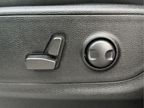 Used 2022 RAM 1500 Big Horn AWD/4WD image 16