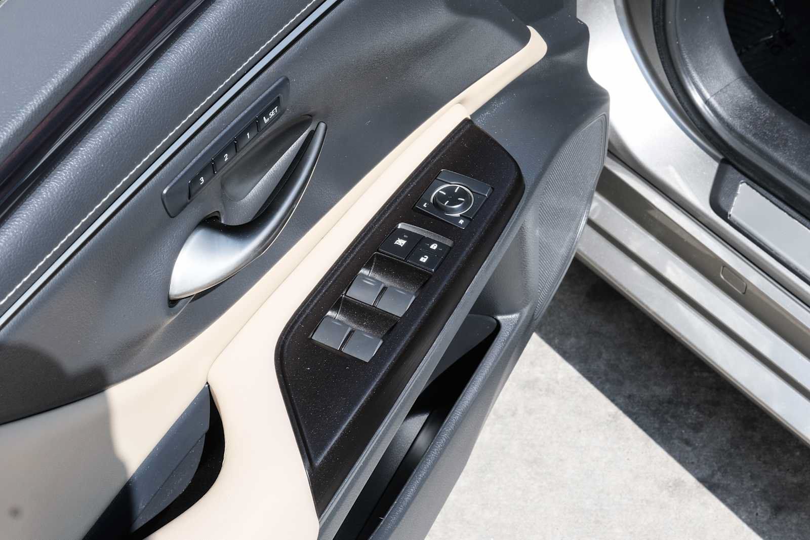 Used 2019 Lexus ES 350 w/ Premium Package FWD image 34