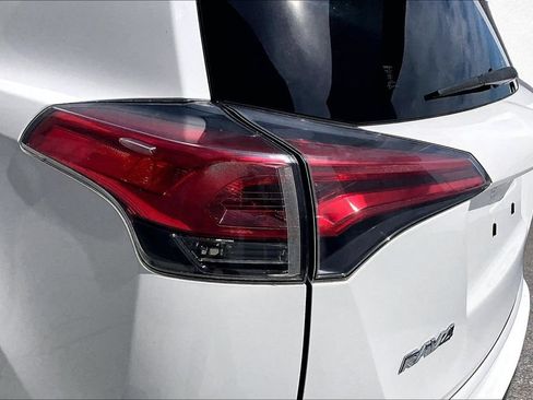 Certified 2018 Toyota RAV4 XLE FWD image 25