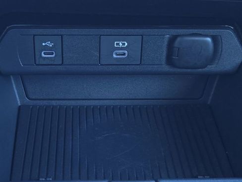 Used 2025 Toyota Prius LE image 27