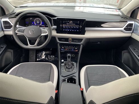 New 2026 Volkswagen Taos SE image 11