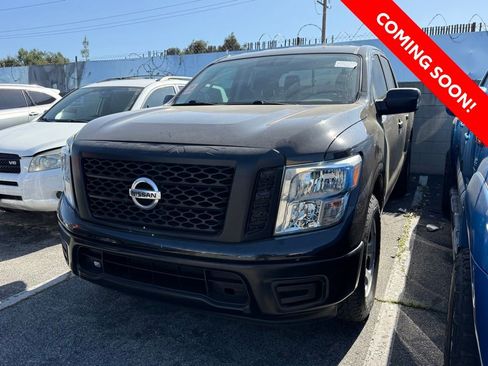 Used 2017 Nissan Titan S image 3