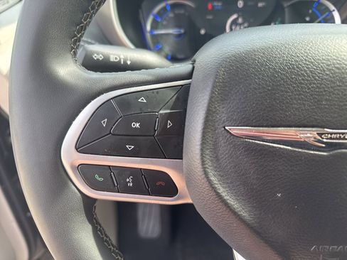 Used 2024 Chrysler Pacifica Limited FWD image 24