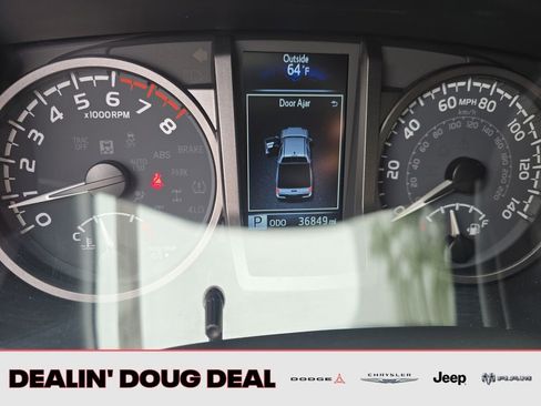 Used 2023 Toyota Tacoma TRD Off-Road w/ Technology Package AWD/4WD image 17