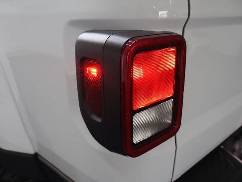 Used 2022 Jeep Gladiator Sport AWD/4WD image 42