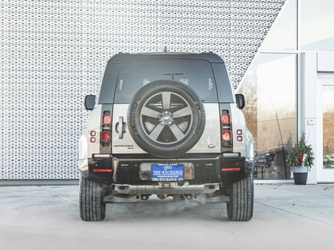 Used 2023 Land Rover Defender 90 X-Dynamic SE image 28